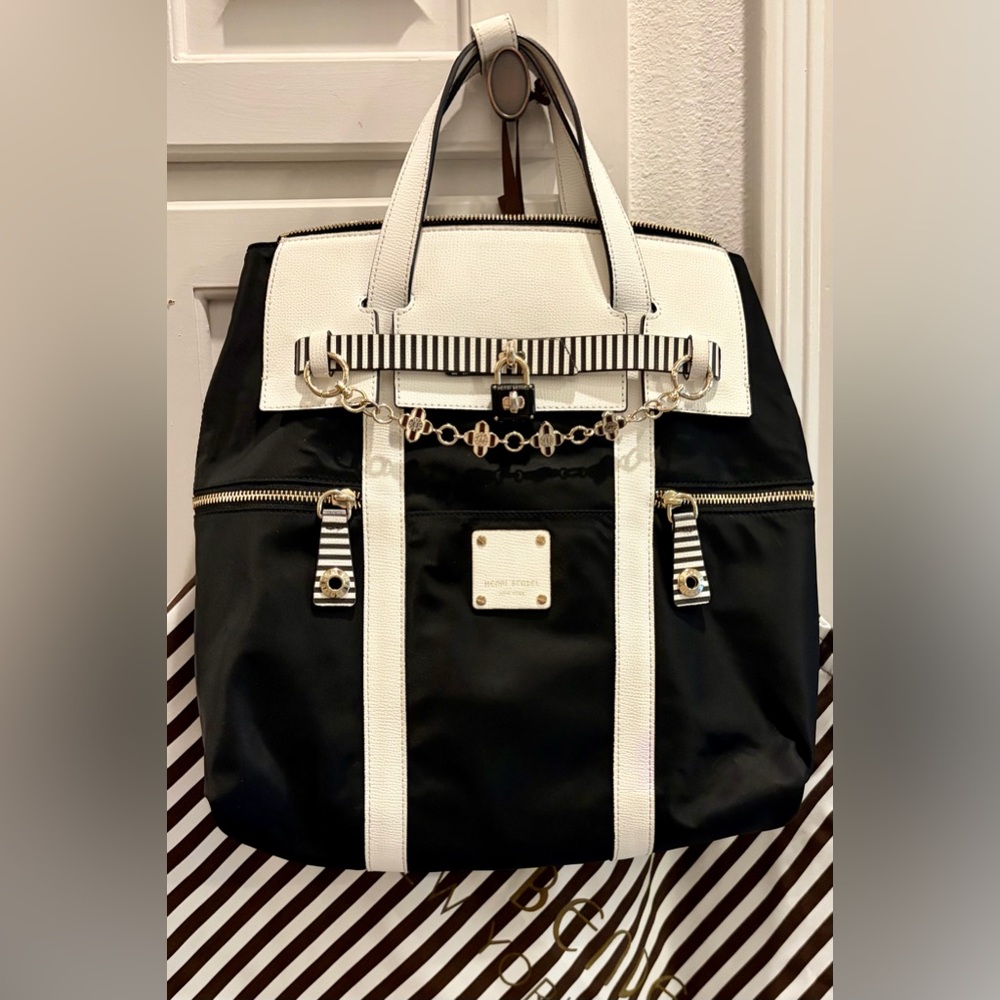 EXTREMELY RARE HENRI BENDEL BLACK/WHITE CONVERTIBLE JETTSETTER 3-WAY W/BAG CHARM